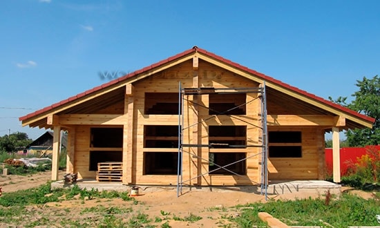 Вид на фасад готового дома