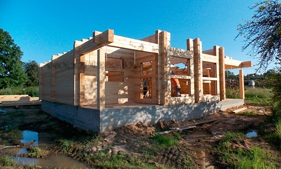 Вид на сруб дома