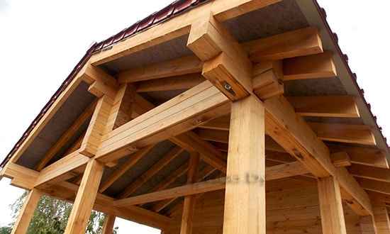 Вид на фасад снизу