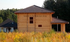 Общий вид на дом с торца