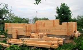 Начало сборки сруба